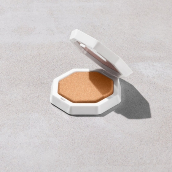 Fenty Beauty Other - Fenty Beauty Demi' Glow Light Diffusing Highlighter- Loose Change